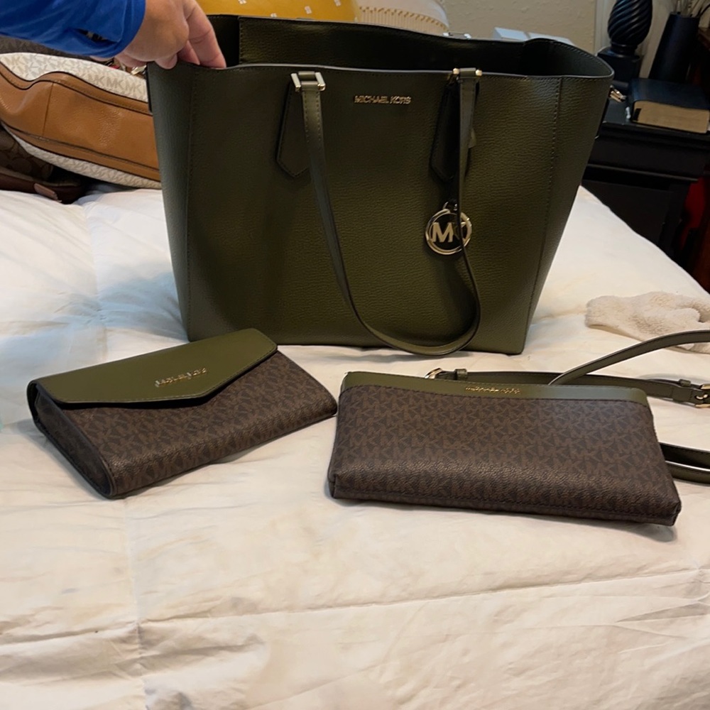 Michael Kors authentic green purse with 2 clutches